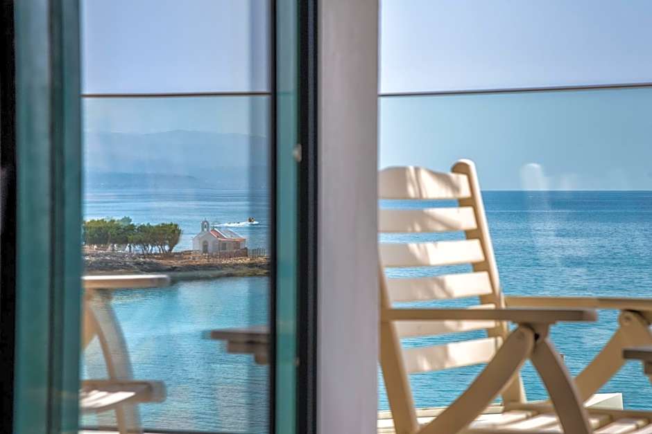 Elmi Beach Hotel & Suites