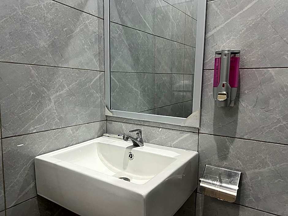 Brenn Hotel Semarang Mitra RedDoorz