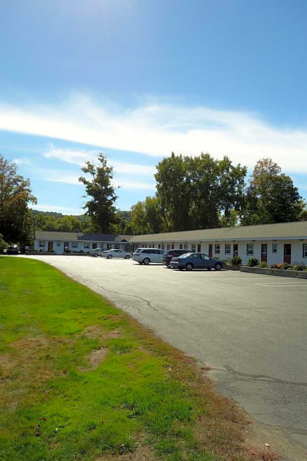 Monument Mountain Motel