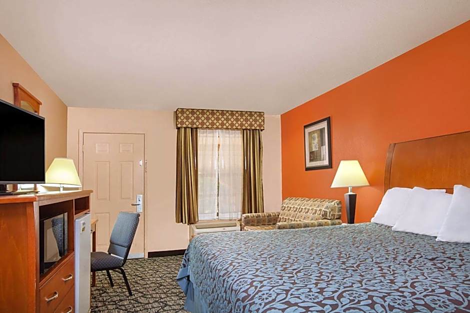 Days Inn by Wyndham Centerville