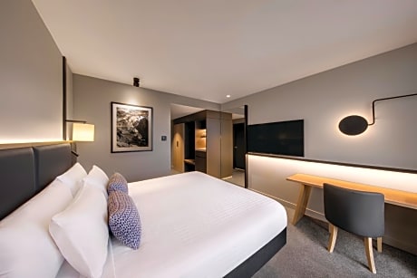 Guest room, 1 King or 2 Twin/Single Bed(s)