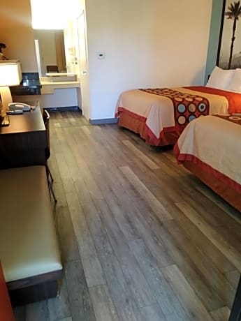 2 Queen Beds - Non-Smoking (Upper Floor)