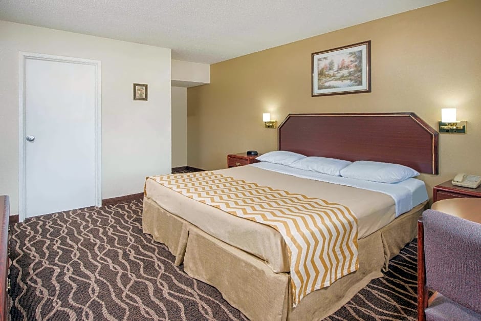 Travelodge by Wyndham Terre Haute