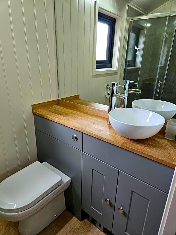 Woodland Shepherds Hut - 'Saga'