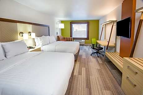 Queen Room with Two Queen Beds Hearing Accessible with Roll-In Shower - Non-Smoking