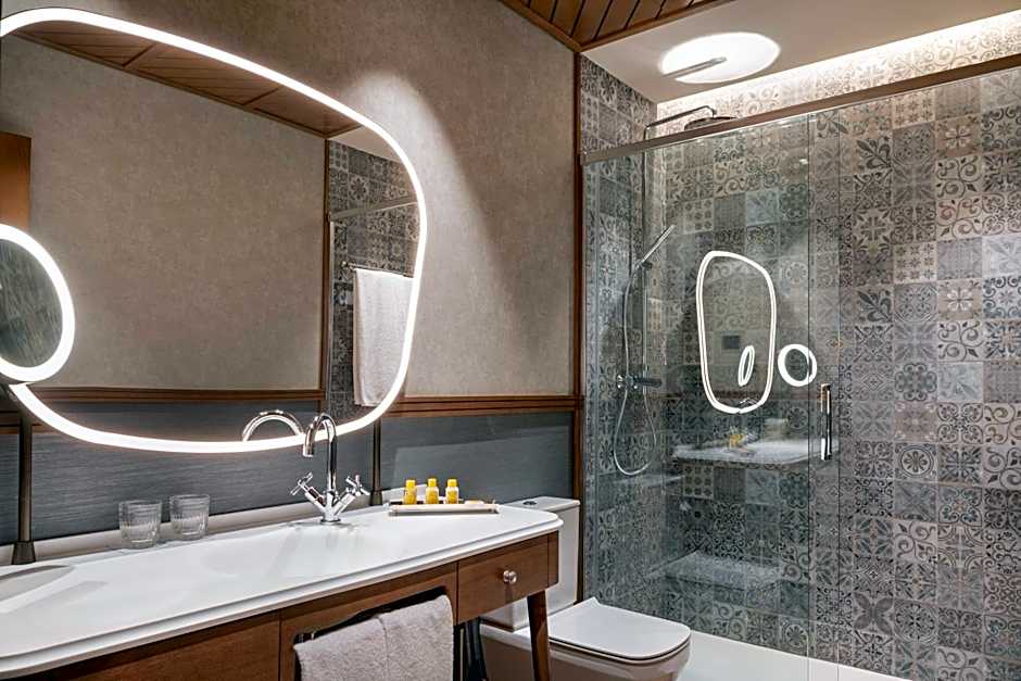 Palacio Santa Clara, Autograph Collection