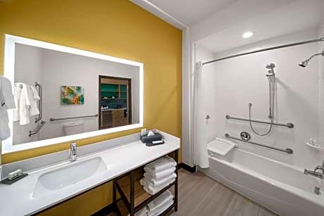 La Quinta Inn & Suites by Wyndham El Paso East Loop-375