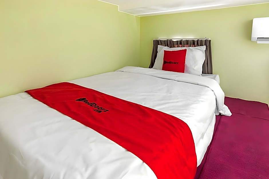 RedDoorz Syariah near Suncity Mall Sidoarjo