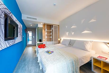 Superior Double Room with Balcony and Sea View