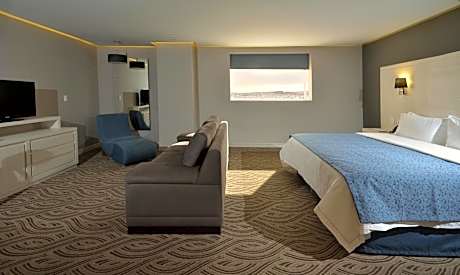 King Suite with City View
