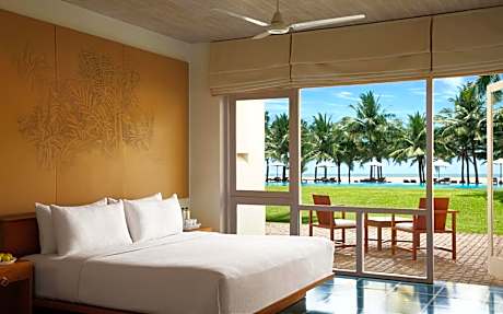 Family Room with Sea View - 15% off at Center Point, Black Coral & 10% off at Seaside Social restaurants