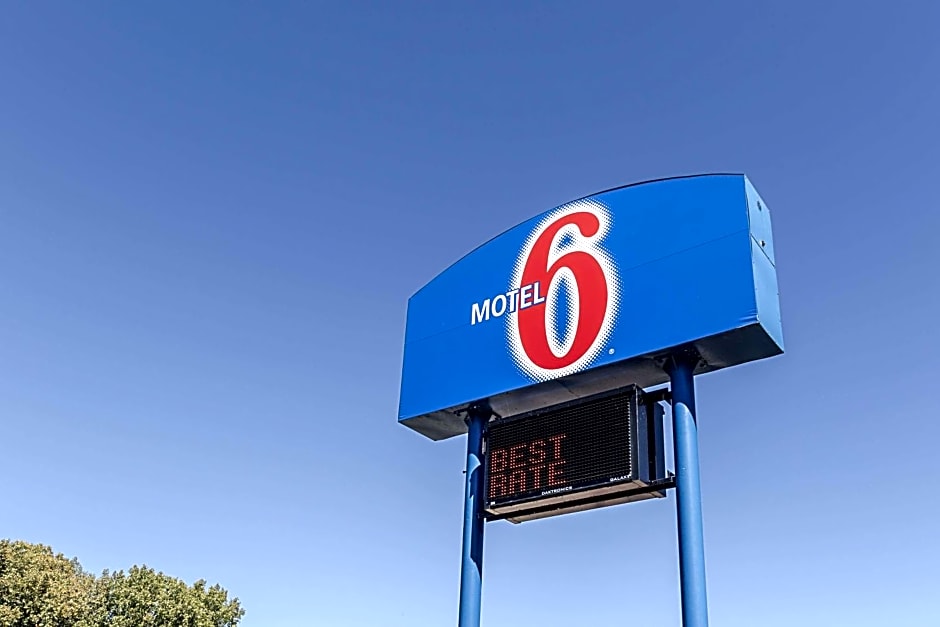 Motel 6-La Crosse, WI