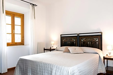 Double Room with Private External Bathroom