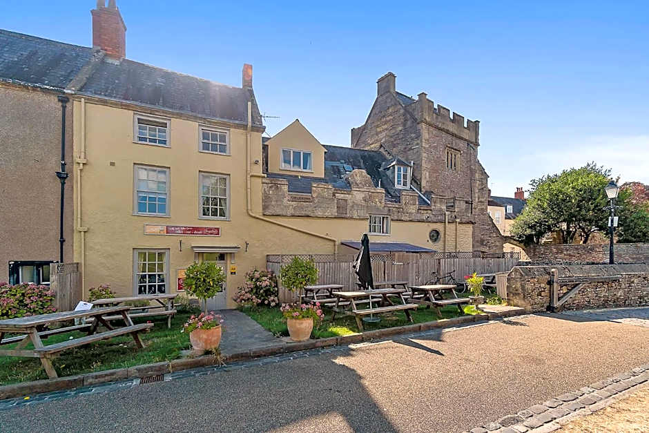 The Ancient Gatehouse & Rugantino Restaurant