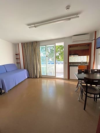 Apartment with Mountain View