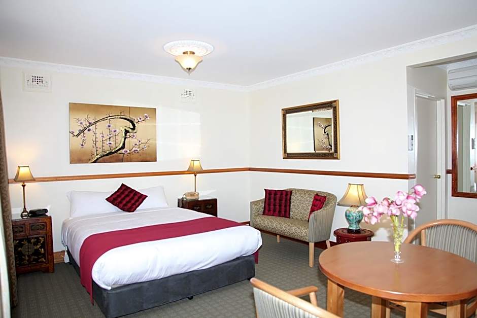 Three Explorers Motel