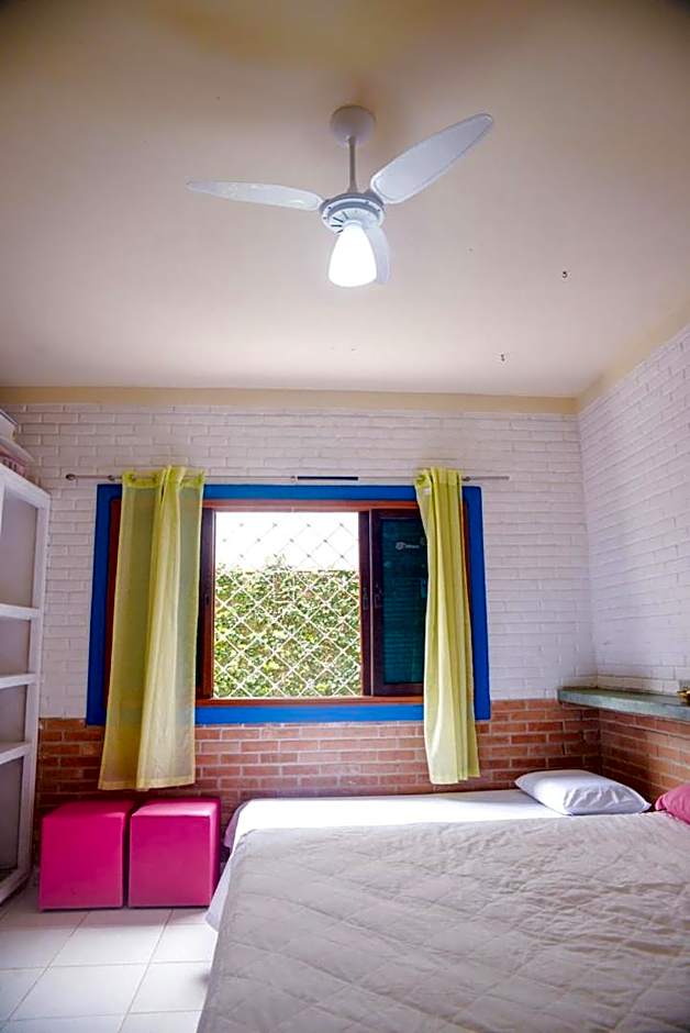 Otima casa c Wi Fi 8 min da praia Barequecaba SP