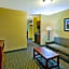 Holiday Inn Express Hotel & Suites - Belleville Area