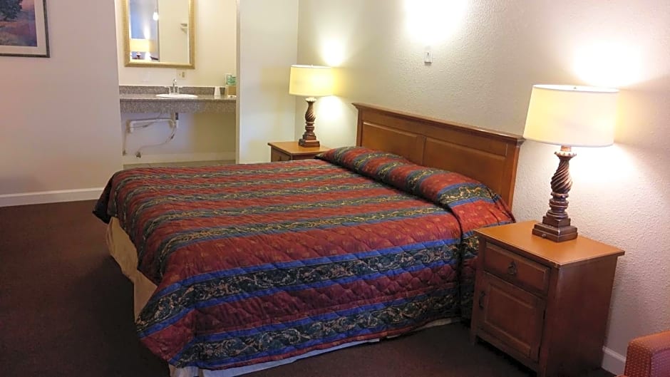 Country Regency Inn & Suites