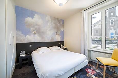 Small Double Room with Square View