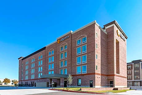 La Quinta Inn & Suites by Wyndham Dallas - Frisco Stadium