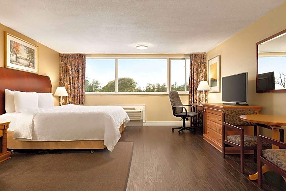 Travelodge by Wyndham Richmond Hill