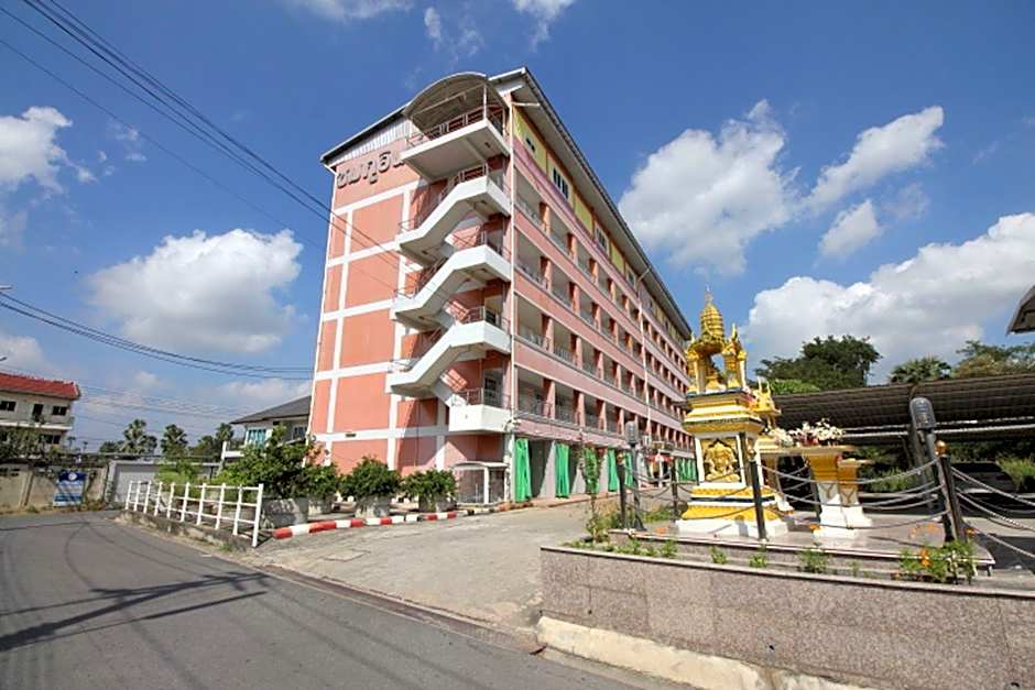 Chompoo Inn