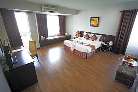 Deluxe Double City View