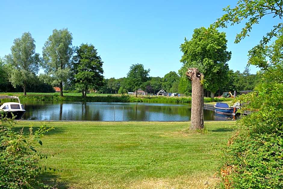 Vakantiehuis de Vennen in Vlagtwedde Parkeren voor de deur