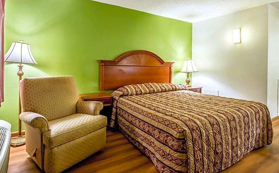 Studios and Suites 4 Less Emporia