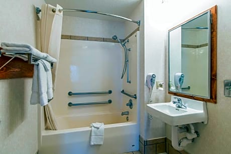 King Room with Accessible Tub - Accessible/Non-Smoking