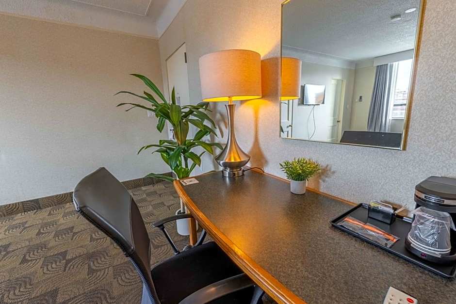 Prince Arthur Waterfront Hotel & Suites