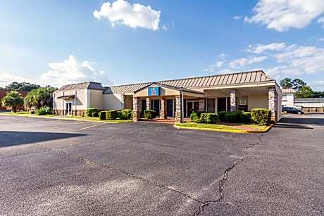 Motel 6-Warner Robins, GA
