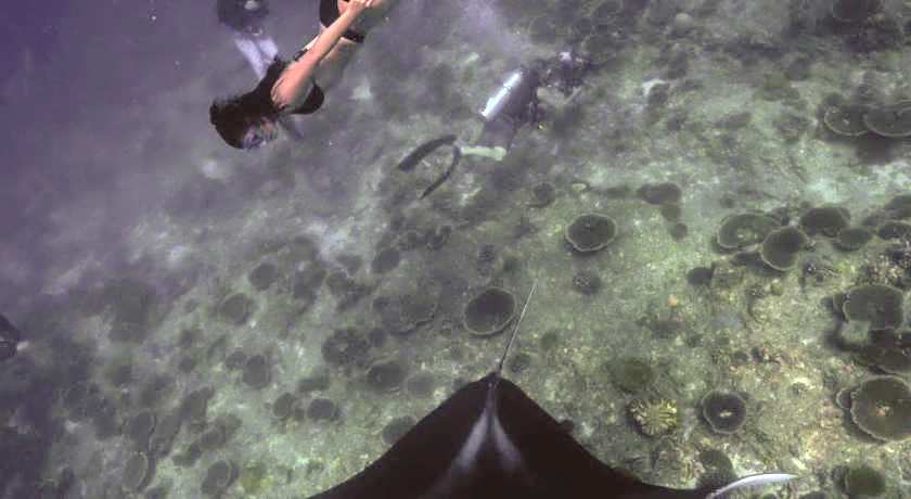 Sunrise by White sand dhigurah 