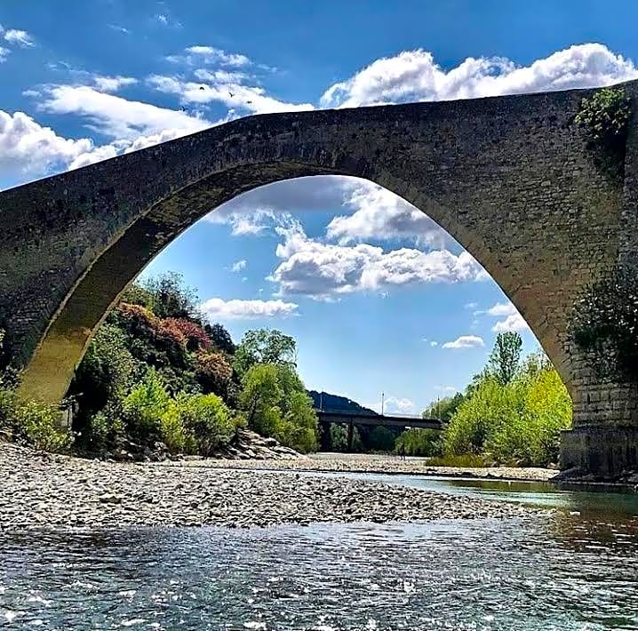 Les Horizons - SPA-JACUZZI - MASSAGE- SAUNA - 4 SAISONS - Piscine chauffée Toute l'année - 800m centre ville Nyons