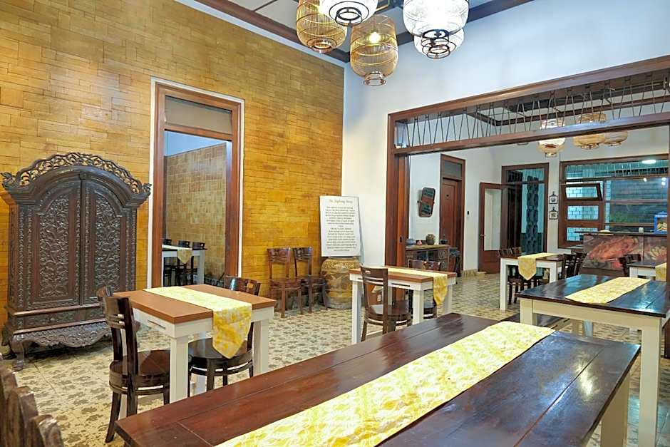 OYO 461 Hotel Madukoro Near RSI Hidayatullah