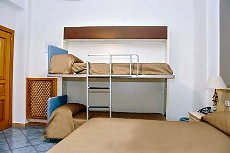 Quadruple Room with Private Bathroom