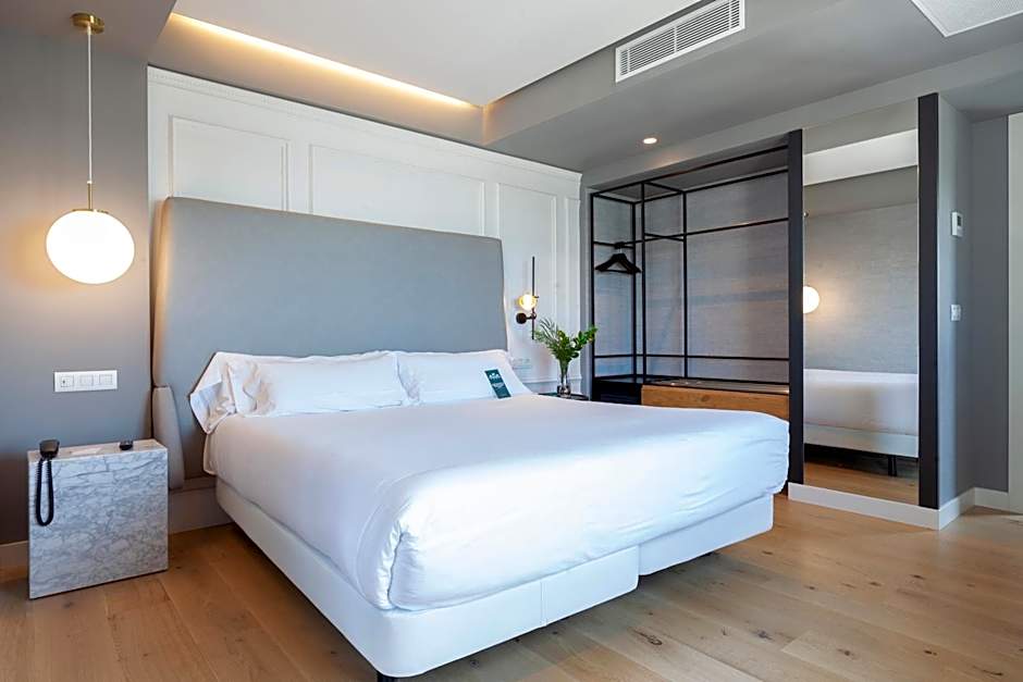 Photo 1 of 4 of Suite, Sea View