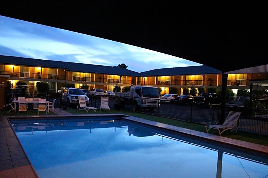 Golden West Motor Inn