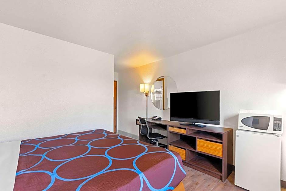 Super 8 by Wyndham Elizabethtown