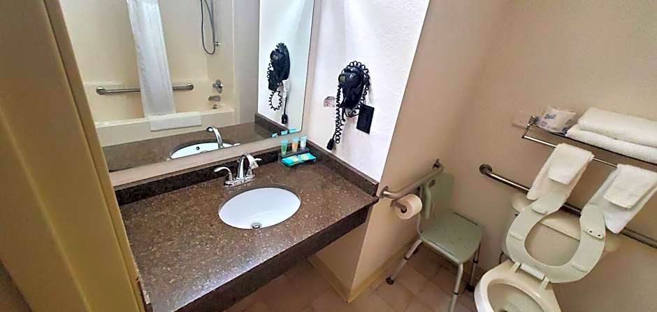 Pictured Rocks Inn and Suites