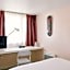 Greet Hotel Versailles - Voisins Le Bretonneux