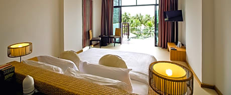 GRAND DELUXE JACUZZI ROOM