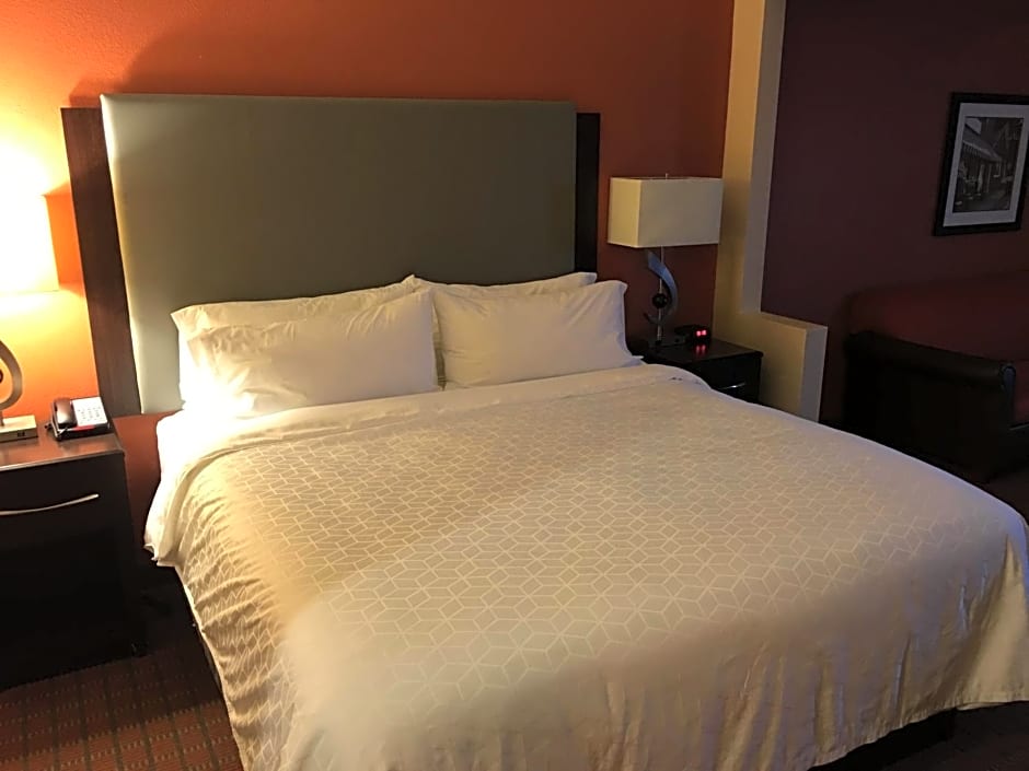 Holiday Inn Express Hotel & Suites Laurinburg