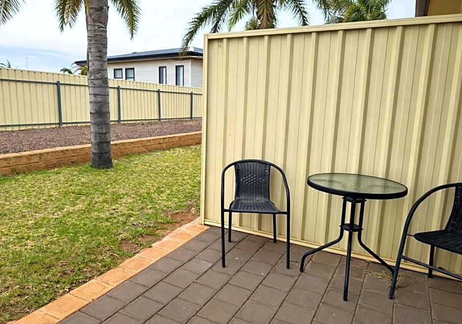 Sundowner Motel Hotel