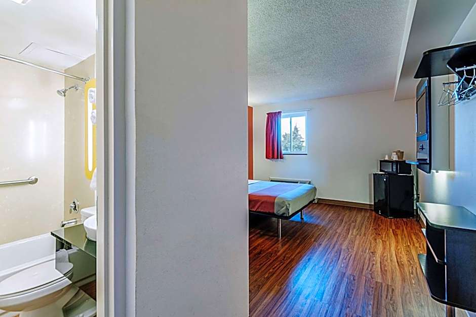 Motel 6-Martinsburg, WV