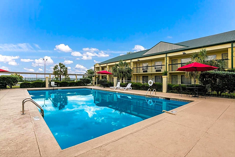 Quality Inn & Suites Near Lake Eufaula