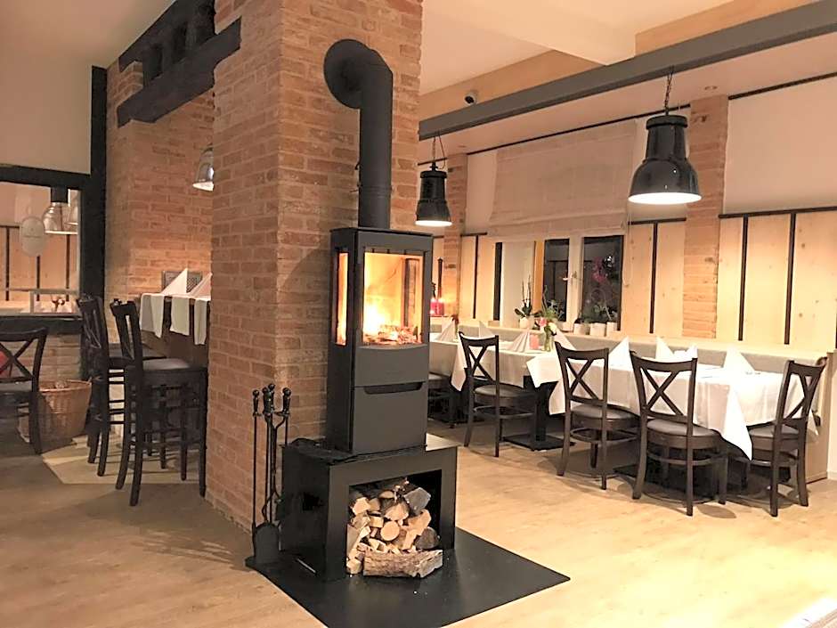 ZUM BAHNHÖFLE Restaurant & Hotel - Albbruck Am Rhein