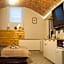 UNDERGROUND Jacuzzi Rooms