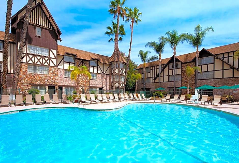 Anaheim Majestic Garden Hotel